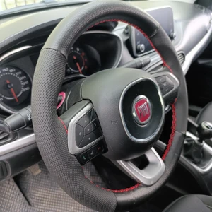Dikişli Direksiyon Kılıfı Ithal Karbon Deri Noktalı Deri Kırmızı Dikişli Fıat Egea Için