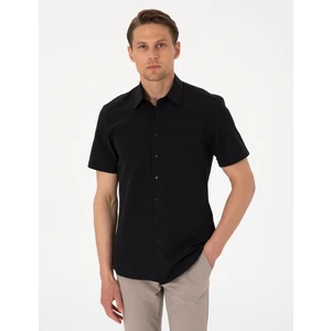 Pierre Cardin Erkek Siyah Basic Regular Fit Kısa Kollu Cepli Gömlek 50307003-VR046