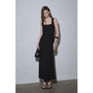 Siyah Monik Kare Yaka Keten Elbise