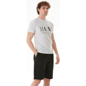 Moon Yazı ve Ay Baskılı Bisiklet Yaka Tişört