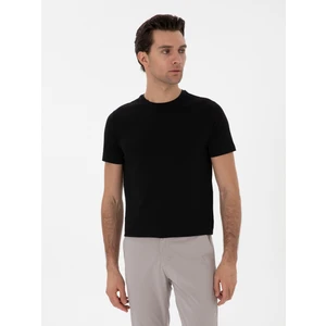 Erkek Siyah Slim Fit Bisiklet Yaka Pamuk Karışımlı Basic T-shirt 50310013-VR046