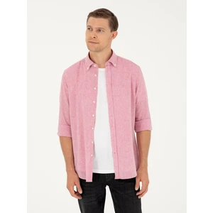 Erkek Kırmızı Slim Fit Keten Karışımlı Gömlek 50266184-VR030 <p STYLE="PADDING-BOTTOM:10PX;">GÖZ Alıcı Tasarımı ve Şık Tasarımıyla Keten Gömlek, Yaz Aylarında Rahat Bir Kullanım Sunan Hafif ve Nefes Alabilen Yapısıyla Öne Çıkar. Kırmızı Rengi ve Düz Deseni, Sade ve Şık Bir Tarz Benimsemek Isteyenler Için Mükemmel Bir Seçenek Oluşturur. Slim Fit Kesimi Sayesinde Vücuda Otururken Hareket Özgürlüğü Sağlar. Ketenin Sağladığı Serinlik ve Pamuklu Kumaşın Yumuşaklığı  Gömleği Hem Günlük Kullanıma Hem De Özel Günlerdeki Kombinlere Uygun Hale Getirir.
<p STYLE="PADDING-BOTTOM:10PX;">UZUN Kollu Tasarımı, Serin Yaz Akşamlarında Veya Bahar Günlerinde Rahatlıkla Kullanılabilir. Cepsiz ve Düğmeli Yakası, Klasik Bir Görünüm Sunarken Sade Detayları Şıklık Yaratır. Kolay Ütülenebilir Yapısıyla Bakım Açısından Da Pratiklik Sunan Gömlek, Özellikle Sık Seyahat Eden Ya Da Yoğun Iş Temposunda Olanlar Için Ideal Bir Parça Olarak Öne Çıkar. Kırmızı Rengi, Farklı Pantolon ve Şortlarla Kolayca Kombinlenebilir ve Günlük Hayatta Sportif Ya Da Şık Bir Görünüm Yaratmanıza Yardımcı Olur. 
<p STYLE="PADDING-BOTTOM:10PX;">MODEL, 189 cm Boyunda ve 72 kg Ağırlığındadır. Göğüs Ölçüsü 103 Cm, Bel Ölçüsü 84 cm ve Basen Ölçüsü 100 cm Olan Model, M Beden Giymektedir. Slim Fit Kesimi Sayesinde Vücuda Otururken Hareket Kısıtlaması Yaşatmaz. Hafif Kumaşı ve Modern Kesimiyle Her Yaştan Erkeğe Hitap Eden Model, Rahatlık ve Şıklığı Bir Arada Sunar.
