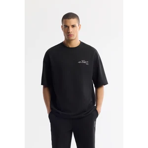 Erkek Siyah Bisiklet Yaka Oversize Göğsü Baskı Detaylı 2'İplik T-Shirt A51Y1095