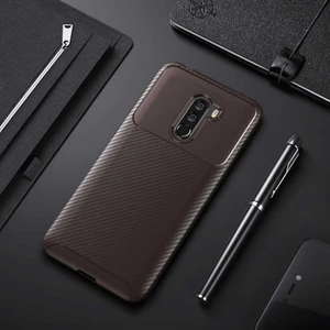 Xiaomi Pocophone F1 Kılıf Kahverengi Karbon Silikon Orijinal Esnek Ince Geliştirilmiş Dayanıklı Darbe Karşıtı Koruyucu Yeni Nesil Tasarım (Xiaomi Pocophone F1, Kahverengi)