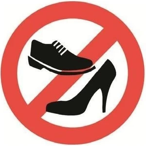 Çıkartma Ayakkabı Ile Girilmez