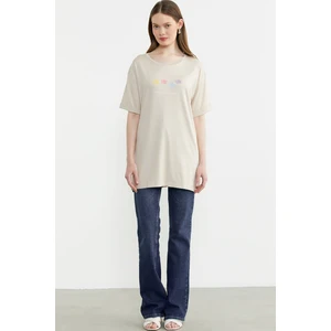 Çiçek Baskılı Bisiklet Yaka Tişört - Taş