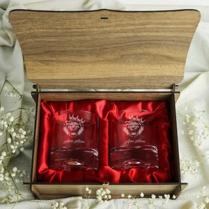 Ahşap Kutulu Aslan Desenli Isme Özel Viski Kadehi Seti