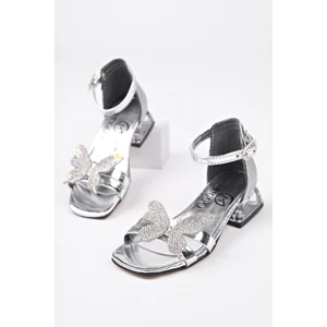 Lola Kelebek Detaylı Bilekten Bağlamalı Kız Çocuk Kısa Topuklu Ayakkabı