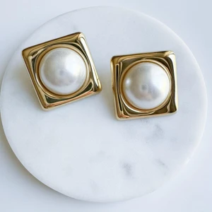 Çelik Kare Inci Küpe