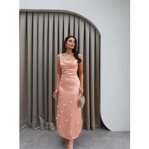 Çiçek Detaylı Saten Elbise