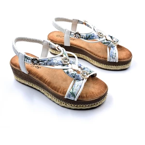 G25Y171 Dolgu Taban Espadril Detaylı Lastikli ve Taşlı Kadın Beyaz Şık Spor Sandalet