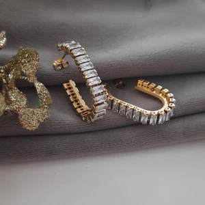 Çelik Taşlı Oval Gold Renk Kadın Küpe