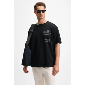 CODY Erkek Regular Fit Özel Dokulu Kalın Kumaşlı Önü Nakış Ve Baskılı Organik Pamuklu Siyah T-Shirt