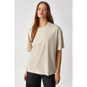 Jemmy Kadın  Organik Pamuk Relaxed Fit Yırtmaçlı Yuvarlak Yakalı Taş Rengi T-Shirt