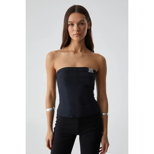 Gresas Kadın Yakasız Kolsuz Toka Detaylı Slim Fit Siyah Bluz