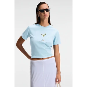 IVONNE Kadın Cocktail Baskı Desenli Kısa Kollu Organik Pamuklu Bisiklet Yaka Crop Mavi T-Shirt