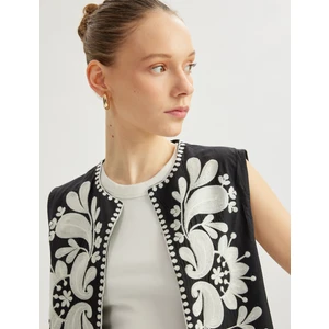 Aplike Nakışlı Bisiklet Yaka Kolsuz Crop Yelek