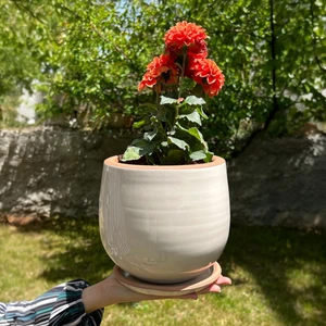 El Yapımı Dekoratif Toprak Beyaz Sırlı Seramik Ev-Bahçe Saksısı 17X19 cm