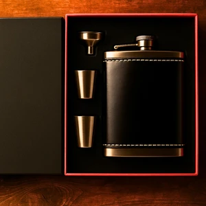 8 Oz 240 cc Rugan Siyah Hakiki Deri Viski Cep Matarası Shot Bardaklı Set Kutulu Babalar Günü