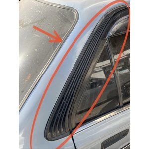 Toyota Corolla 1988-1992 Ae Arka Kapı Köşe Plastiği Parçası