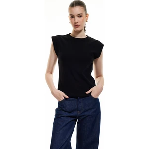 Pamuklu Bisiklet Yaka Kolsuz Basic Tişört