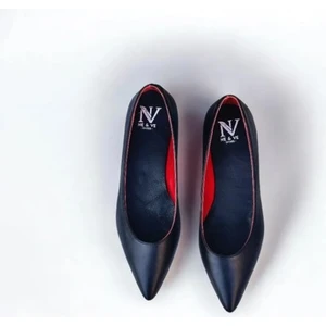 Siyah Hakiki Deri Sivri Burun Kırmızı Astar Detaylı Kadın Rahat Babet