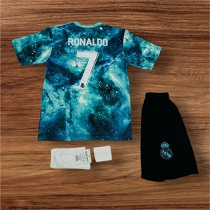 Real Madrid Ronaldo Özel Tasarım Dalgalı Galaksi Çocuk Futbol Forması  4lü Set Forma+Şort+Çorp+Bilrklik