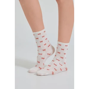 Kadın Kurdele Desenli Soket Çorap Ekru