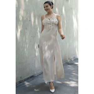 Göğüs Büzgülü Önden Yırtmaçlı Straplez Askılı Uzun Elbise 50322