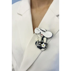 Akrilik Beyaz Fötr Şapkalı Kadın Broş (6*6cm)