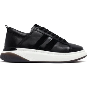 Erkek Siyah Bağcıklı Kalın Tabanlı Deri Sneaker 25SFD688518