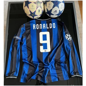 Fenomen Ronaldo 9 Retro Inter'/ac' Madrid Finali Uzun Kollu Forması