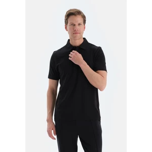 Siyah Polo Yaka Ipek Apre Kısa Kollu Tişört