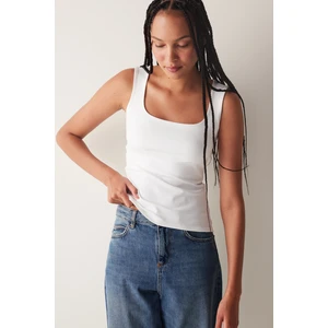 Kare Yaka Beyaz Üst