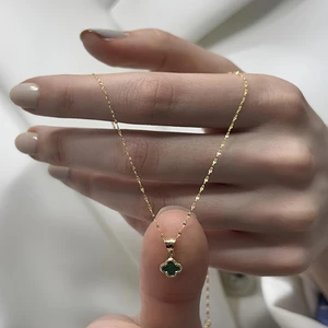 14 Ayar Altın Mini Yeşil Taşlı Yonca Kolye