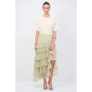 Moda Tutkusu Yırtmaç Detaylı Fırfırlı Etek