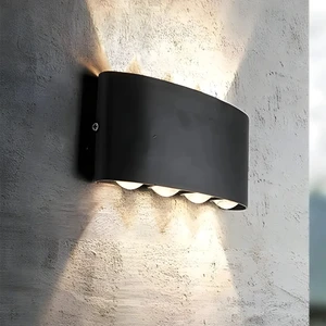 4'lü LED Dış Mekân Duvar Apliği – Yukarı ve Aşağı Işık Veren Suya Dayanıklı Modern Aydınlatma