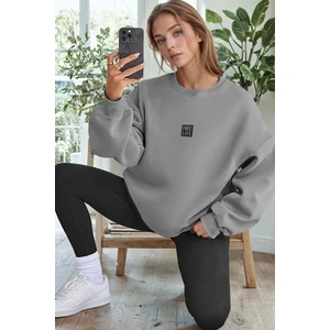 Kadın Koyu Gri Free Life Baskılı 0 Sıfır Yaka Oversize Salaş Bol Kesim Polar Sweatshirt