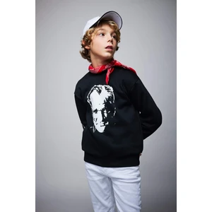 Erkek Çocuk Siyah Bisiklet Yaka Atatürk Baskılı Sweatshirt B3746A823WN