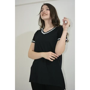 Kadın Yakası ve Kollarında Sim Detaylı V Yaka Beyaz Kisa Kollu Pamuklu T-Shirt