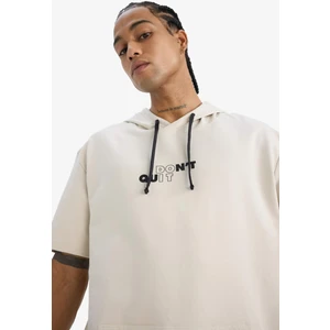 DeFactoFit Standart Fit Kapüşonlu Baskılı Sporcu Kısa Kollu Tişört D8017AX25SP