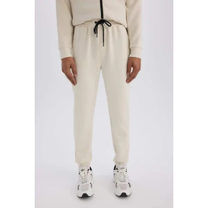 DeFactoFit Slim Fit Sporcu İnce Jogger Eşofman Altı Dar Kesim Skuba Dalgıç Kumaş Standart Paça Beli Bağcıklı Lastikli Paça Z9112AZ25SP