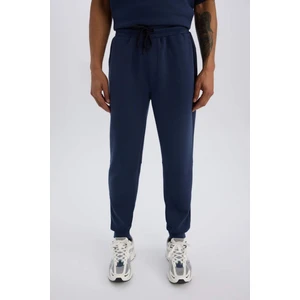 DeFactoFit Slim Fit Sporcu İnce Jogger Eşofman Altı Dar Kesim Skuba Dalgıç Kumaş Standart Paça Beli Bağcıklı Lastikli Paça Z9112AZ25SP