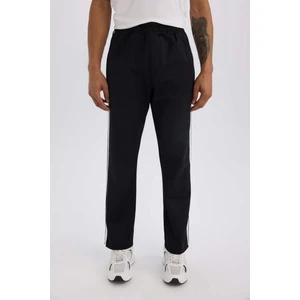 DeFactoFit Sporcu Jogger Eşofman Altı Standart Fit Standart Paça Skuba Dalgıç Kumaş Beli Lastikli Düz Paça E3932AX24WN