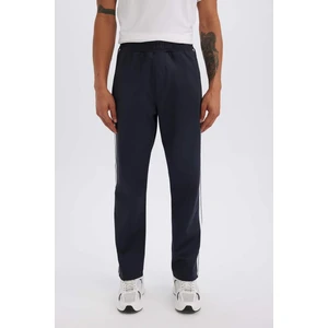 DeFactoFit Sporcu Jogger Eşofman Altı Standart Fit Standart Paça Skuba Dalgıç Kumaş Beli Lastikli Düz Paça E3932AX24WN