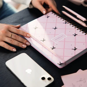 17x24 Spiralli Lastikli Sert Kapak Düz-Çizgisiz Not Defteri Pembe Siyah Kurdele