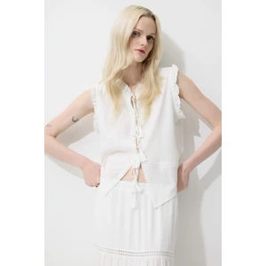 Regular Fit Bisiklet Yaka Önden Bağlamalı Krinkıl Viskon Kolsuz Bluz F0093AX25SM