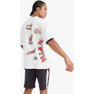 DeFactoFit NBA Miami Heat Oversize Geniş Kalıp Bisiklet Yaka Sırt Baskılı Kısa Kollu Tişört D9866AX25SP
