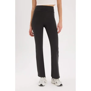 DeFactoFit Flare Fit Sporcu İnce Eşofman Altı İspanyol Paça Standart Boy Basic Düz B3988AX25SP