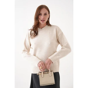 Yumuşak Dokulu Açık Bej Triko Kazak